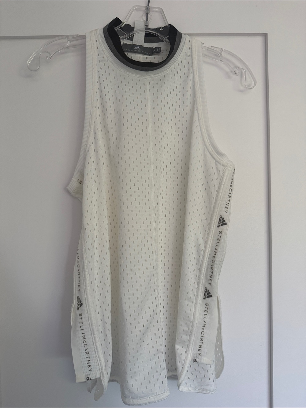 Stella McCartney Addidas workout top. EUC. Size medium.